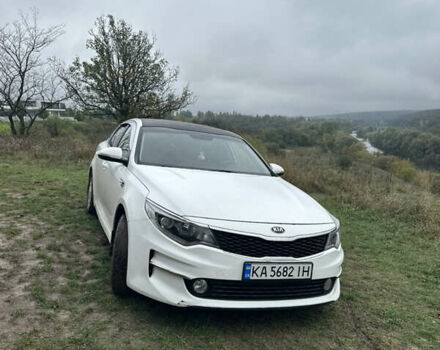 Белый Киа K5, объемом двигателя 2 л и пробегом 300 тыс. км за 10450 $, фото 1 на Automoto.ua