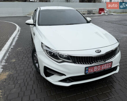 Белый Киа K5, объемом двигателя 2 л и пробегом 258 тыс. км за 14000 $, фото 1 на Automoto.ua