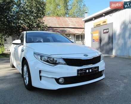 Белый Киа K5, объемом двигателя 2 л и пробегом 320 тыс. км за 11999 $, фото 1 на Automoto.ua
