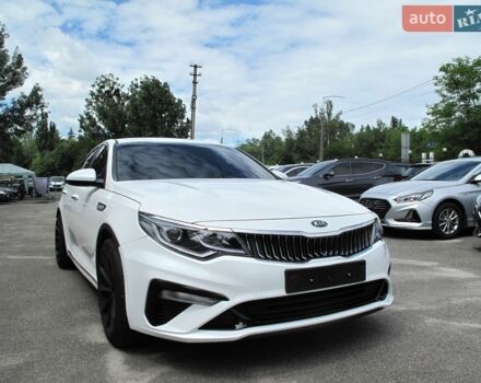 Белый Киа K5, объемом двигателя 2 л и пробегом 257 тыс. км за 13600 $, фото 1 на Automoto.ua