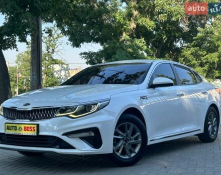 Белый Киа K5, объемом двигателя 0 л и пробегом 170 тыс. км за 15300 $, фото 1 на Automoto.ua