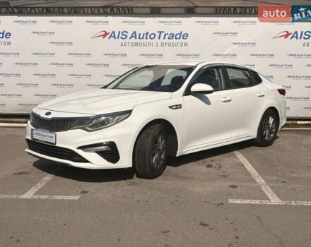 Белый Киа K5, объемом двигателя 2 л и пробегом 302 тыс. км за 12490 $, фото 1 на Automoto.ua