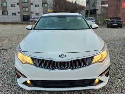 Белый Киа K5, объемом двигателя 2 л и пробегом 313 тыс. км за 12990 $, фото 1 на Automoto.ua