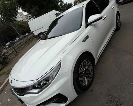 Белый Киа K5, объемом двигателя 2 л и пробегом 191 тыс. км за 21000 $, фото 1 на Automoto.ua