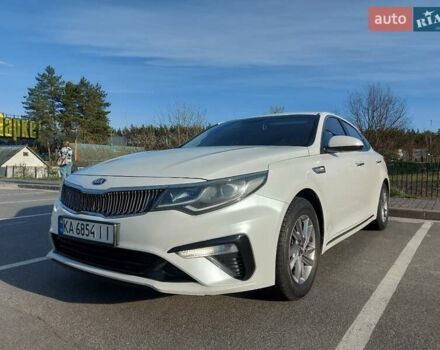 Білий Кіа K5, об'ємом двигуна 2 л та пробігом 213 тис. км за 16355 $, фото 1 на Automoto.ua