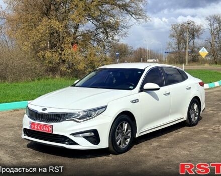 Белый Киа K5, объемом двигателя 2 л и пробегом 100 тыс. км за 13900 $, фото 1 на Automoto.ua