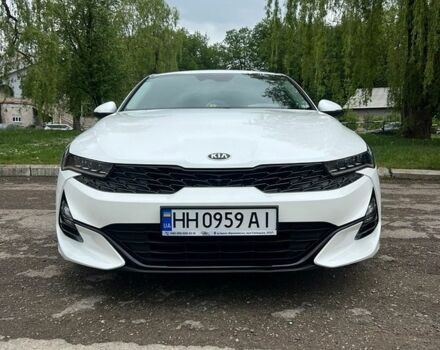Белый Киа K5, объемом двигателя 2 л и пробегом 55 тыс. км за 17900 $, фото 1 на Automoto.ua