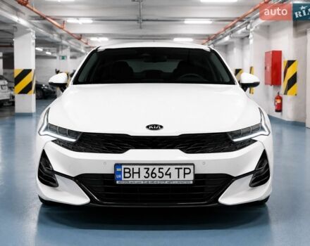 Белый Киа K5, объемом двигателя 2 л и пробегом 211 тыс. км за 20900 $, фото 1 на Automoto.ua