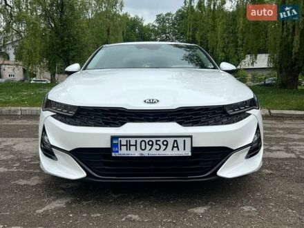 Белый Киа K5, объемом двигателя 2 л и пробегом 55 тыс. км за 19999 $, фото 1 на Automoto.ua