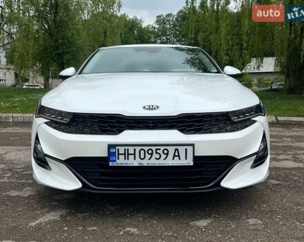 Белый Киа K5, объемом двигателя 2 л и пробегом 55 тыс. км за 19999 $, фото 1 на Automoto.ua