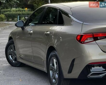 Бежевый Киа K5, объемом двигателя 0 л и пробегом 85 тыс. км за 18500 $, фото 2 на Automoto.ua