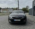 Черный Киа K5, объемом двигателя 2 л и пробегом 225 тыс. км за 9900 $, фото 1 на Automoto.ua