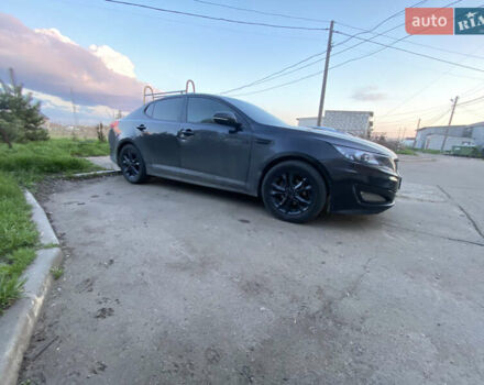 Чорний Кіа K5, об'ємом двигуна 2 л та пробігом 200 тис. км за 8000 $, фото 3 на Automoto.ua