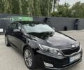 Черный Киа K5, объемом двигателя 2 л и пробегом 323 тыс. км за 8500 $, фото 1 на Automoto.ua
