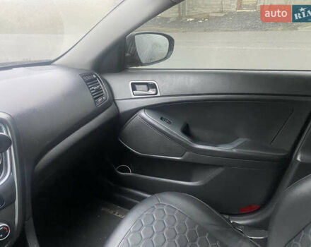Чорний Кіа K5, об'ємом двигуна 2 л та пробігом 200 тис. км за 8000 $, фото 13 на Automoto.ua