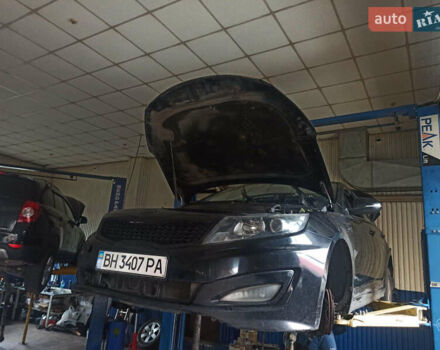 Чорний Кіа K5, об'ємом двигуна 2 л та пробігом 200 тис. км за 8000 $, фото 17 на Automoto.ua