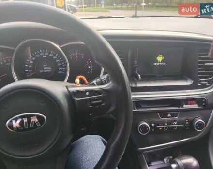 Черный Киа K5, объемом двигателя 2 л и пробегом 190 тыс. км за 12000 $, фото 6 на Automoto.ua