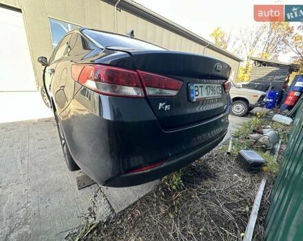 Черный Киа K5, объемом двигателя 2 л и пробегом 140 тыс. км за 5000 $, фото 8 на Automoto.ua