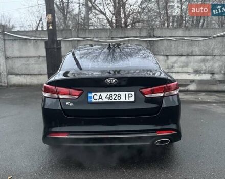 Черный Киа K5, объемом двигателя 2 л и пробегом 330 тыс. км за 10800 $, фото 4 на Automoto.ua