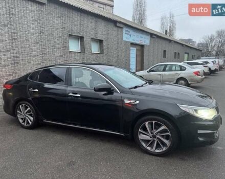 Черный Киа K5, объемом двигателя 2 л и пробегом 330 тыс. км за 10800 $, фото 2 на Automoto.ua