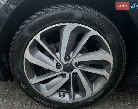 Черный Киа K5, объемом двигателя 2 л и пробегом 330 тыс. км за 10800 $, фото 11 на Automoto.ua