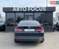 Чорний Кіа K5, об'ємом двигуна 2 л та пробігом 226 тис. км за 11990 $, фото 5 на Automoto.ua