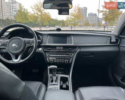 Черный Киа K5, объемом двигателя 2 л и пробегом 201 тыс. км за 13000 $, фото 6 на Automoto.ua