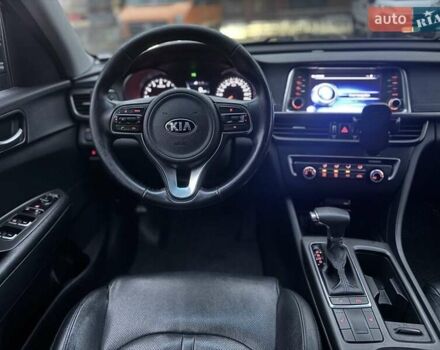 Черный Киа K5, объемом двигателя 2 л и пробегом 330 тыс. км за 10800 $, фото 5 на Automoto.ua