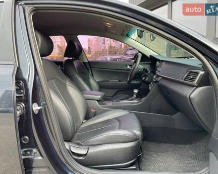 Чорний Кіа K5, об'ємом двигуна 2 л та пробігом 226 тис. км за 11990 $, фото 10 на Automoto.ua