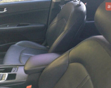 Чорний Кіа K5, об'ємом двигуна 2 л та пробігом 258 тис. км за 13500 $, фото 10 на Automoto.ua