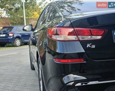 Черный Киа K5, объемом двигателя 2 л и пробегом 173 тыс. км за 14500 $, фото 2 на Automoto.ua