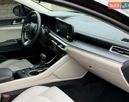 Чорний Кіа K5, об'ємом двигуна 1.6 л та пробігом 86 тис. км за 19900 $, фото 8 на Automoto.ua