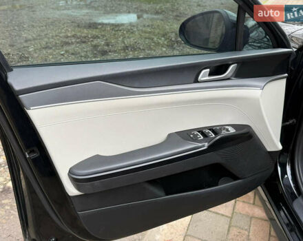 Чорний Кіа K5, об'ємом двигуна 1.6 л та пробігом 86 тис. км за 19900 $, фото 9 на Automoto.ua
