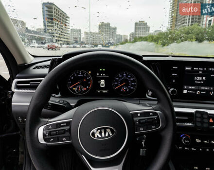Черный Киа K5, объемом двигателя 1.6 л и пробегом 90 тыс. км за 21000 $, фото 12 на Automoto.ua