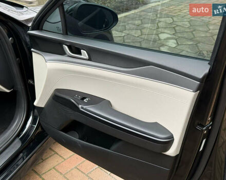 Чорний Кіа K5, об'ємом двигуна 1.6 л та пробігом 86 тис. км за 19900 $, фото 10 на Automoto.ua
