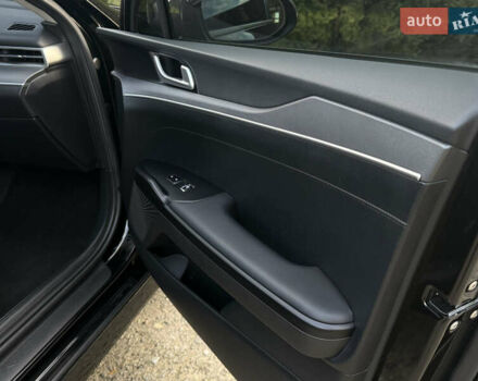 Черный Киа K5, объемом двигателя 2 л и пробегом 137 тыс. км за 22900 $, фото 23 на Automoto.ua