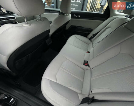 Черный Киа K5, объемом двигателя 1.6 л и пробегом 109 тыс. км за 20500 $, фото 23 на Automoto.ua