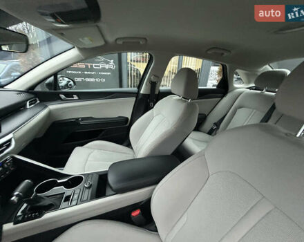 Черный Киа K5, объемом двигателя 1.6 л и пробегом 109 тыс. км за 20500 $, фото 19 на Automoto.ua