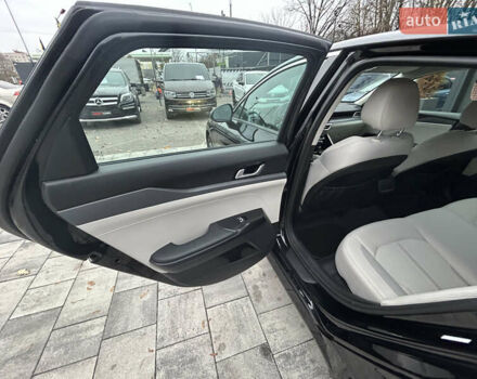 Черный Киа K5, объемом двигателя 1.6 л и пробегом 109 тыс. км за 20500 $, фото 22 на Automoto.ua