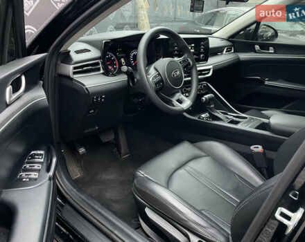 Черный Киа K5, объемом двигателя 2 л и пробегом 155 тыс. км за 19200 $, фото 6 на Automoto.ua