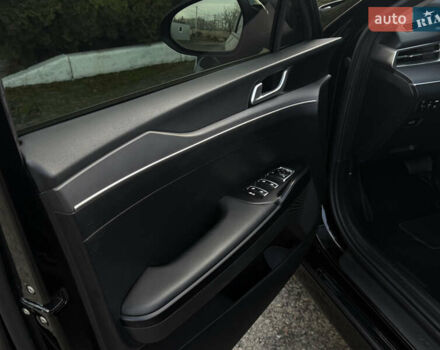 Черный Киа K5, объемом двигателя 2 л и пробегом 137 тыс. км за 22900 $, фото 16 на Automoto.ua