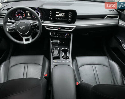 Черный Киа K5, объемом двигателя 2 л и пробегом 155 тыс. км за 19200 $, фото 10 на Automoto.ua