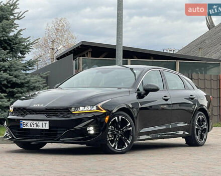 Черный Киа K5, объемом двигателя 1.6 л и пробегом 7 тыс. км за 23199 $, фото 2 на Automoto.ua