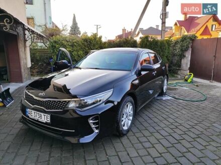 Черный Киа K5, объемом двигателя 2 л и пробегом 176 тыс. км за 11000 $, фото 1 на Automoto.ua