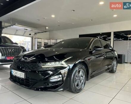 Черный Киа K5, объемом двигателя 2 л и пробегом 100 тыс. км за 17900 $, фото 1 на Automoto.ua