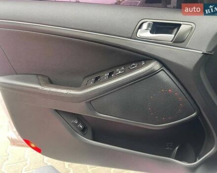 Красный Киа K5, объемом двигателя 2 л и пробегом 160 тыс. км за 11999 $, фото 25 на Automoto.ua
