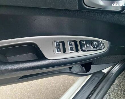 Кіа K5, об'ємом двигуна 2 л та пробігом 405 тис. км за 12490 $, фото 12 на Automoto.ua