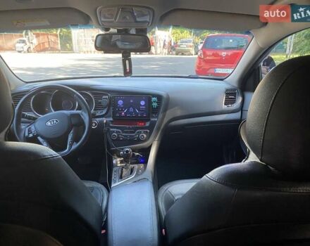 Сірий Кіа K5, об'ємом двигуна 2 л та пробігом 250 тис. км за 10200 $, фото 14 на Automoto.ua