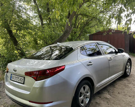 Серый Киа K5, объемом двигателя 2 л и пробегом 300 тыс. км за 7300 $, фото 1 на Automoto.ua