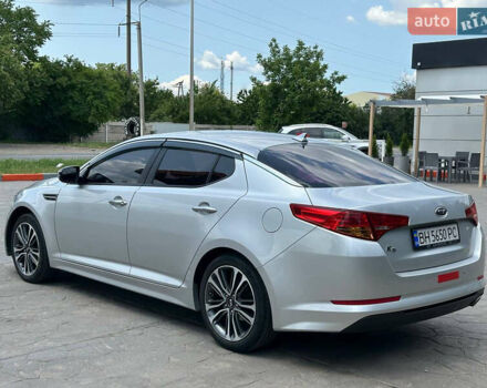 Серый Киа K5, объемом двигателя 2 л и пробегом 220 тыс. км за 8000 $, фото 5 на Automoto.ua
